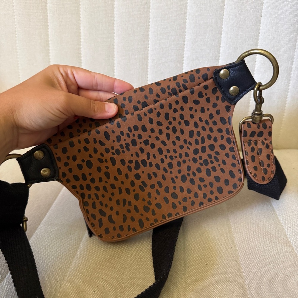 Universal Thread Pleather Leopard Print Brown Cro… - image 5